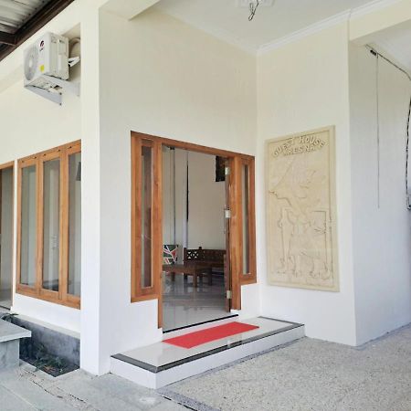 Kresna Guesthouse Pacitan Exterior photo