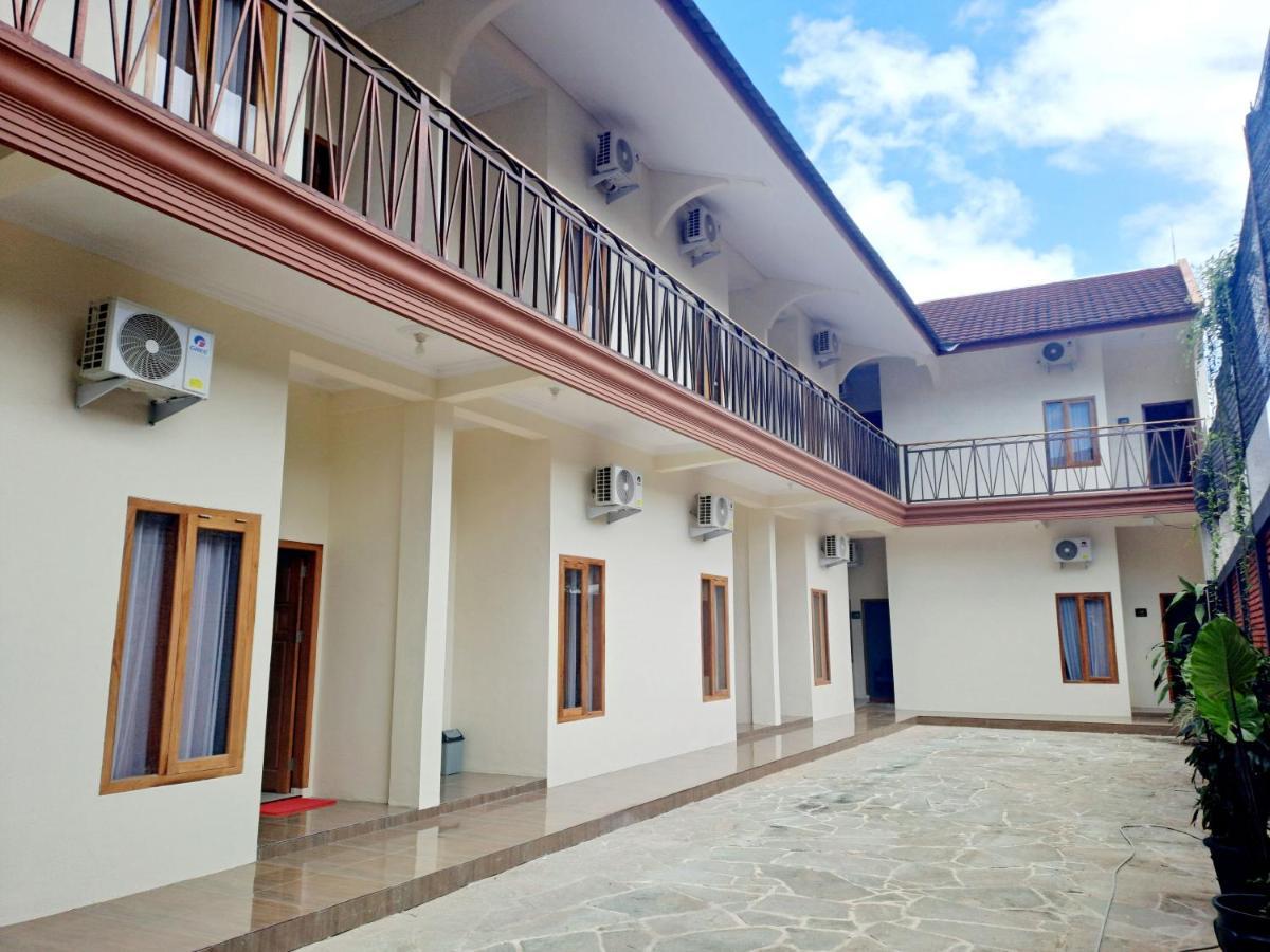 Kresna Guesthouse Pacitan Exterior photo